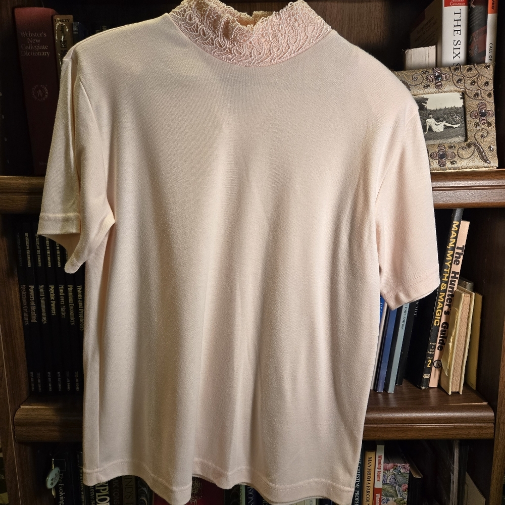 Vintage Donna Toran Woman's Short Sleeve Embroidered Turtle-Neck Top, Me…